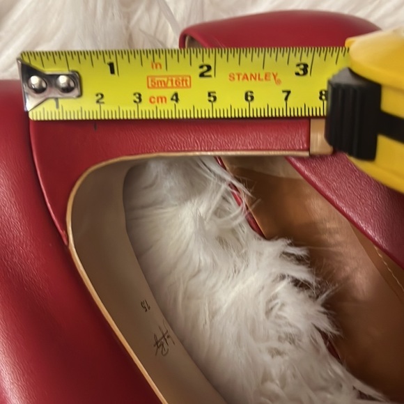 Red leather pump with a low platform - Picture 4 of 11